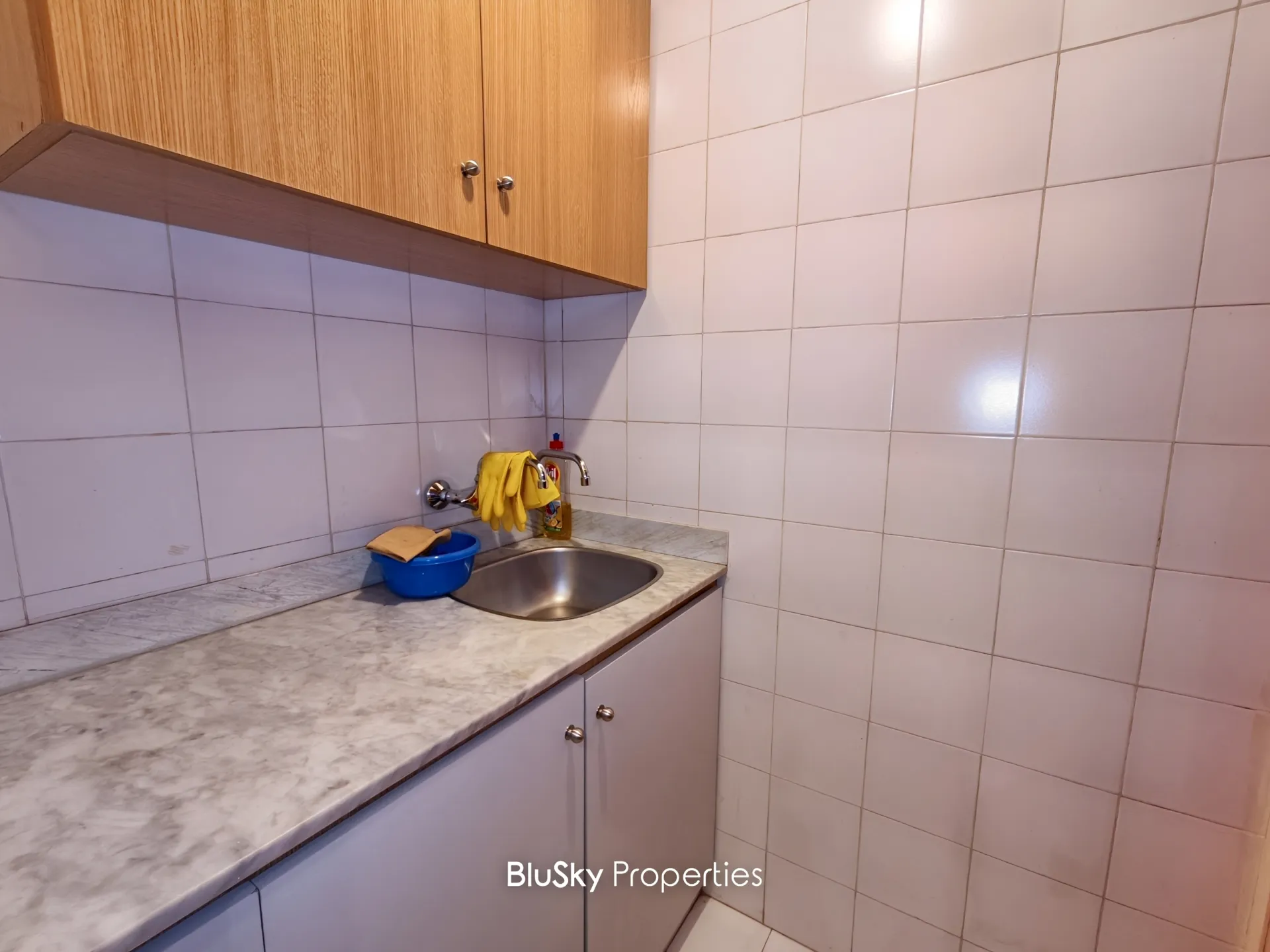 Office for rent in Antelias