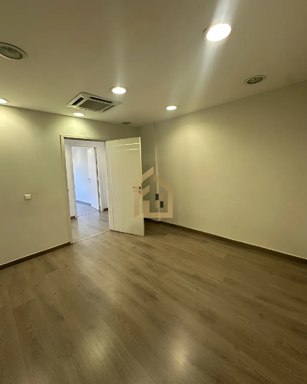 Office for rent in Ain El Mraiseh, Bayrut, Lebanon