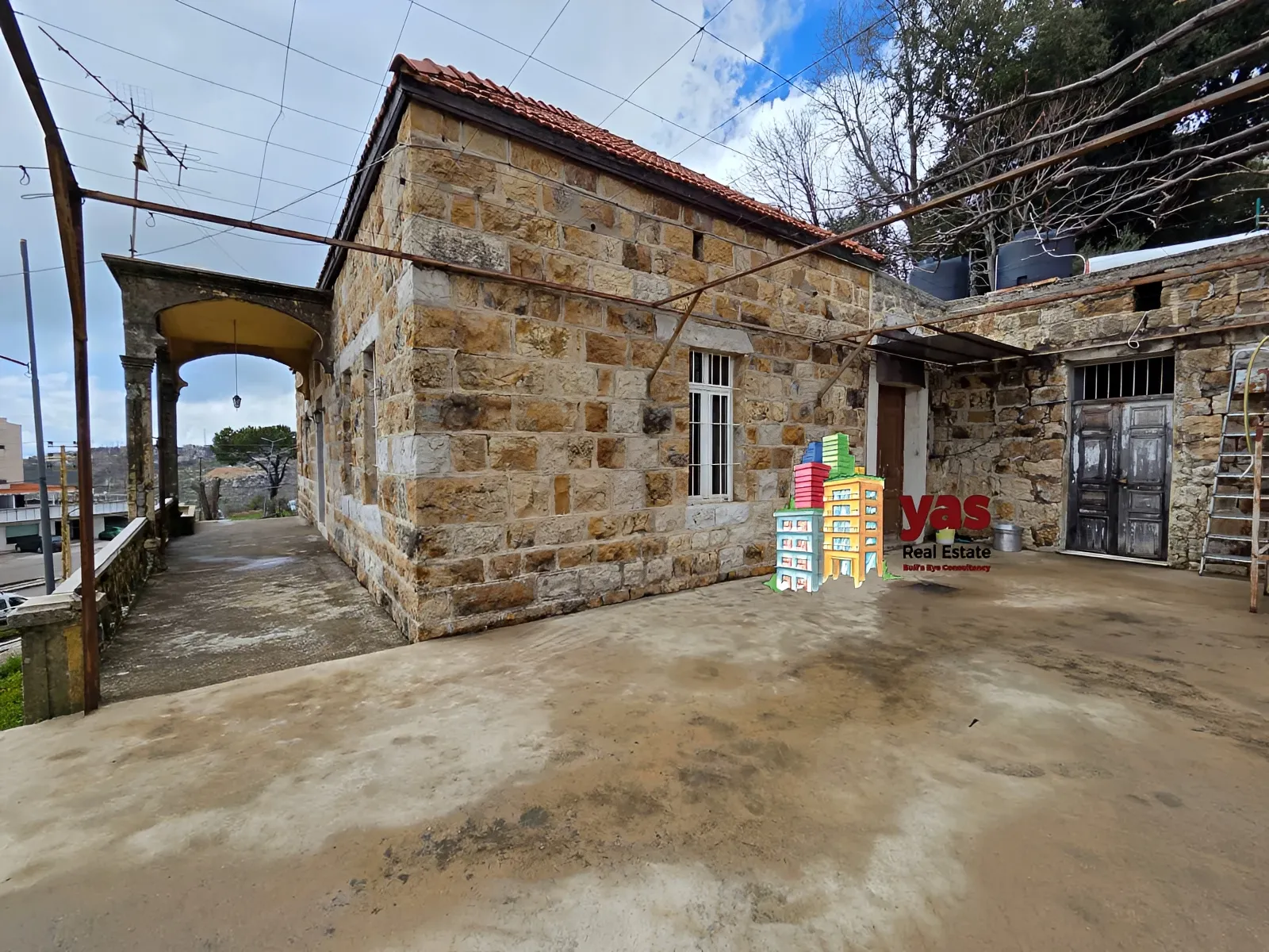 Villa for Sale in Rayfoun