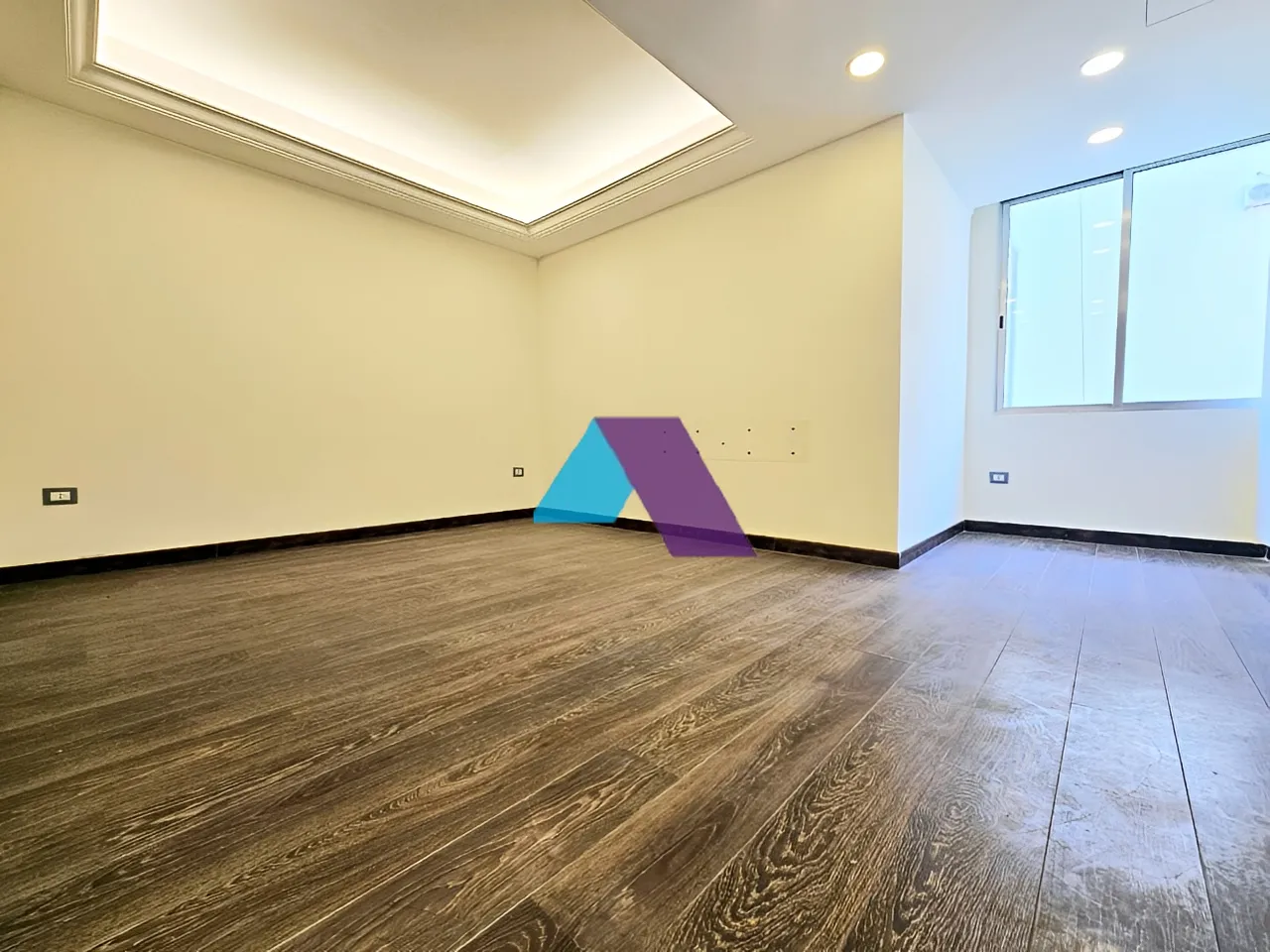 Office for Sale in Verdun
