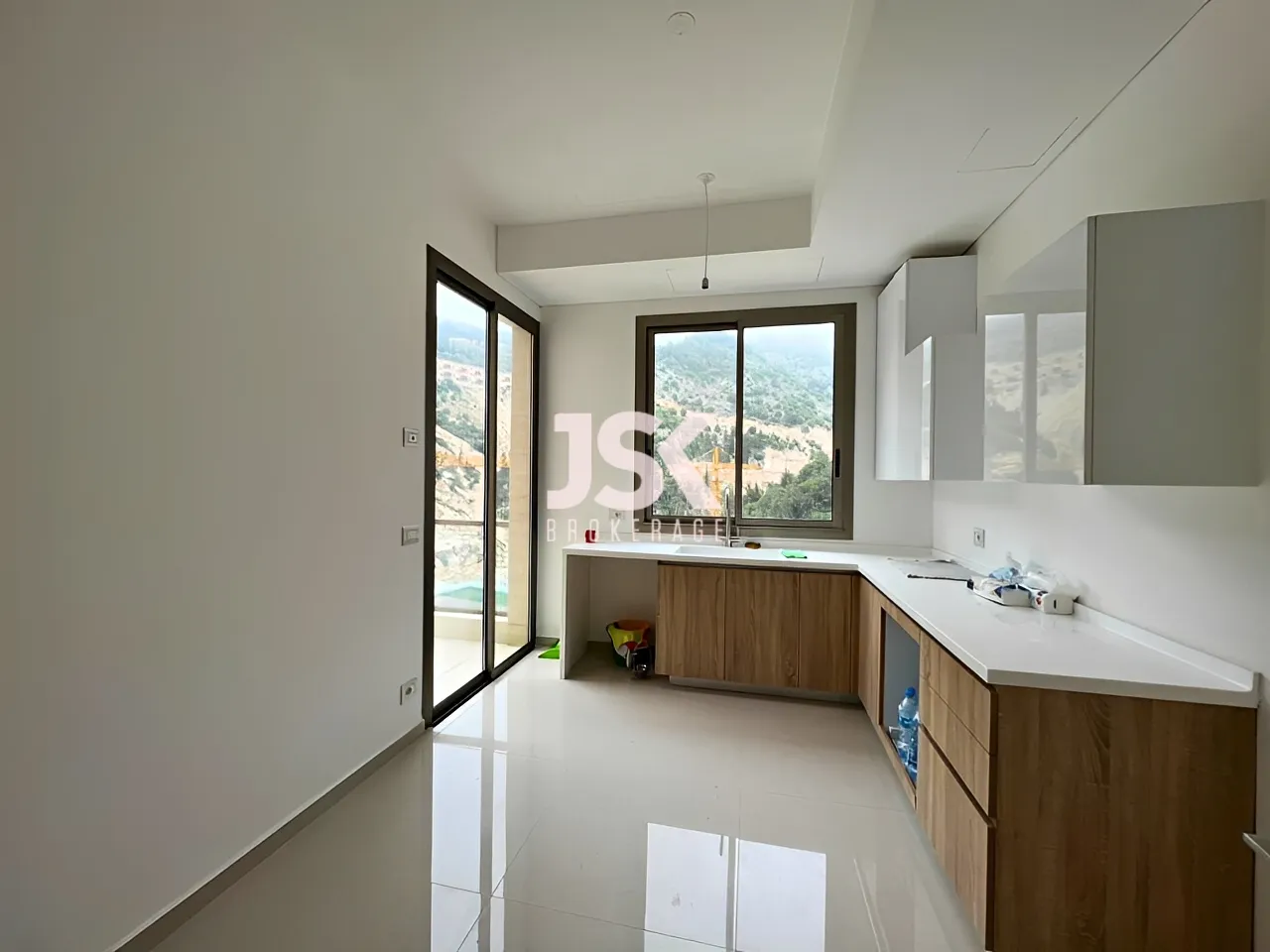 Apartment for Sale in Adma w Dafnah - 3 bed, 4 bath