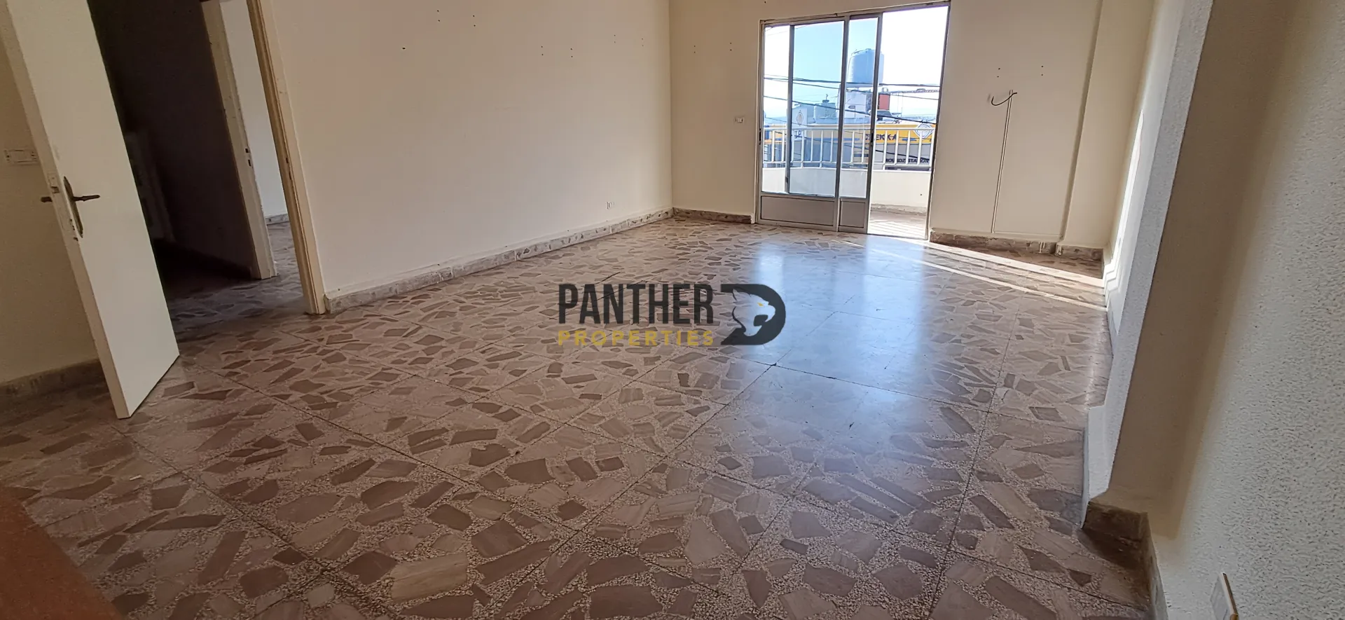 Studio for sale in Chekka