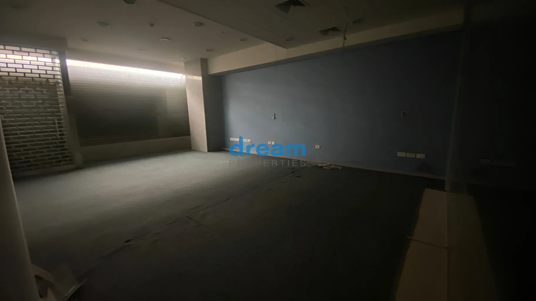 Showroom for rent in Horch Tabet