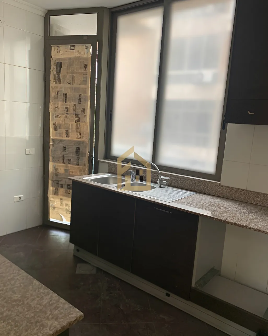 Apartment for sale in Mar Elias refugee camp, Beirut, Lebanon - 3 bed, 3 bath