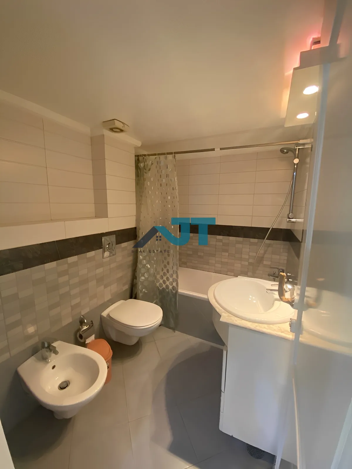 Apartment for Rent in Caree d'or, achrafieh
