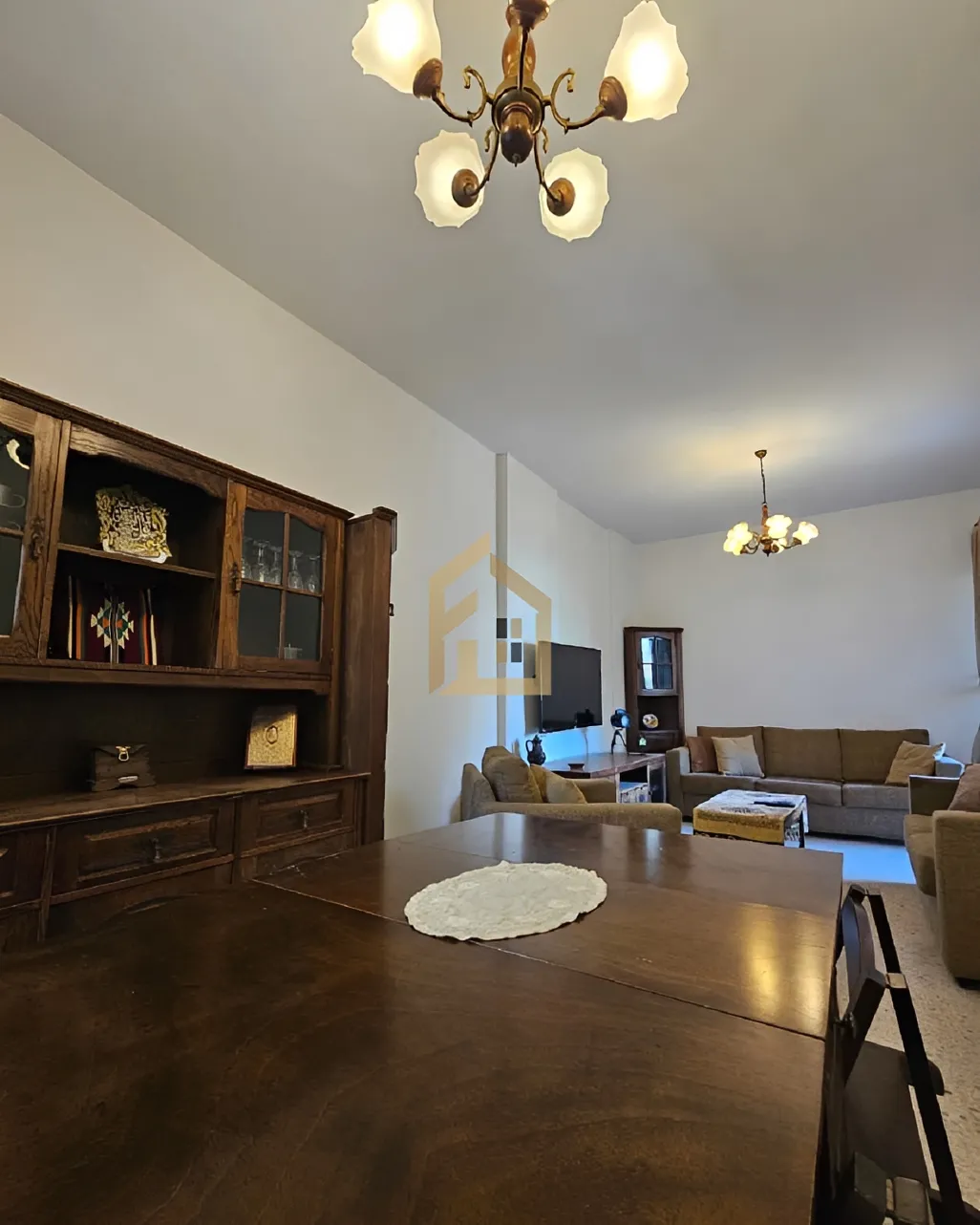 Apartment for rent in Zokak el Blat, Beirut, Lebanon - 2 bed, 2 bath