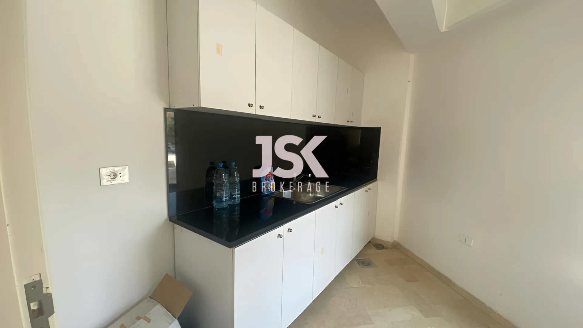 Office for rent in Nahr El Mot، Lebanon