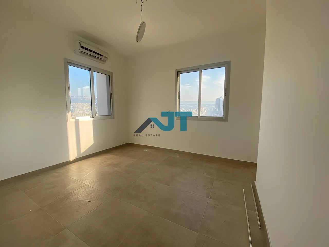 Apartment for Sale in Achrafieh, Geitawi - 2 bed