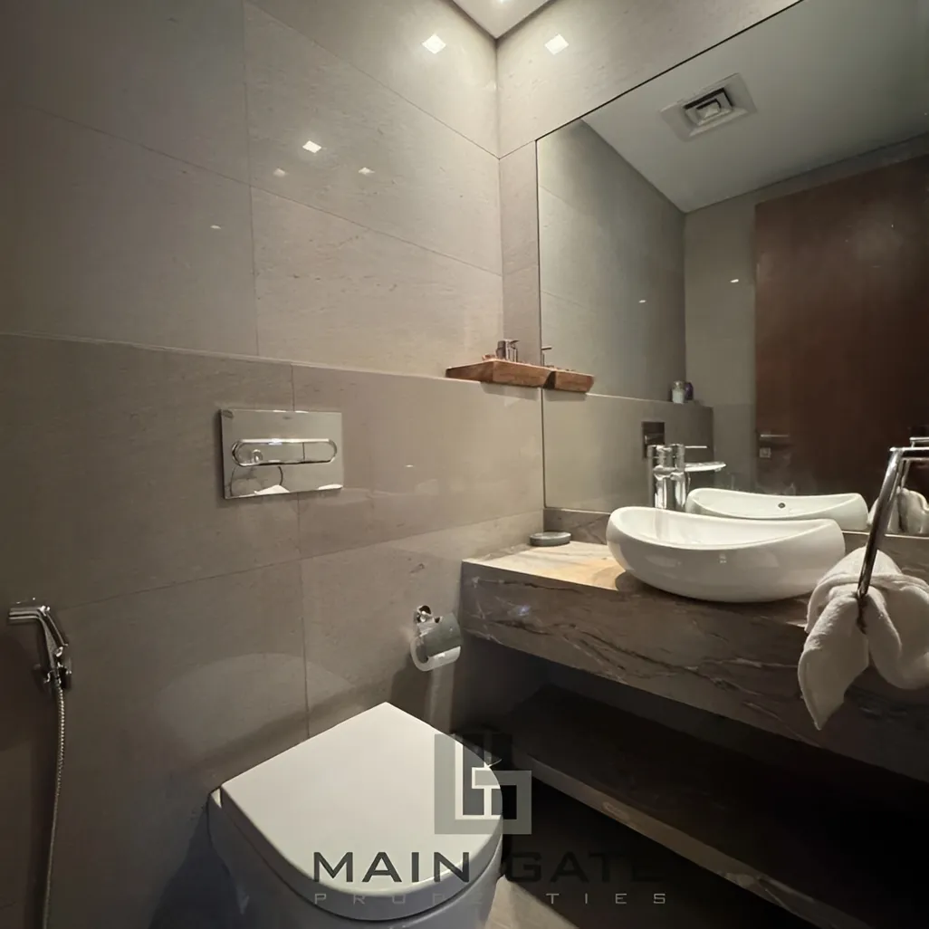 Apartment for Sale in Minet El Hosn, Bayrut, Lebanon - 3 bed, 5 bath