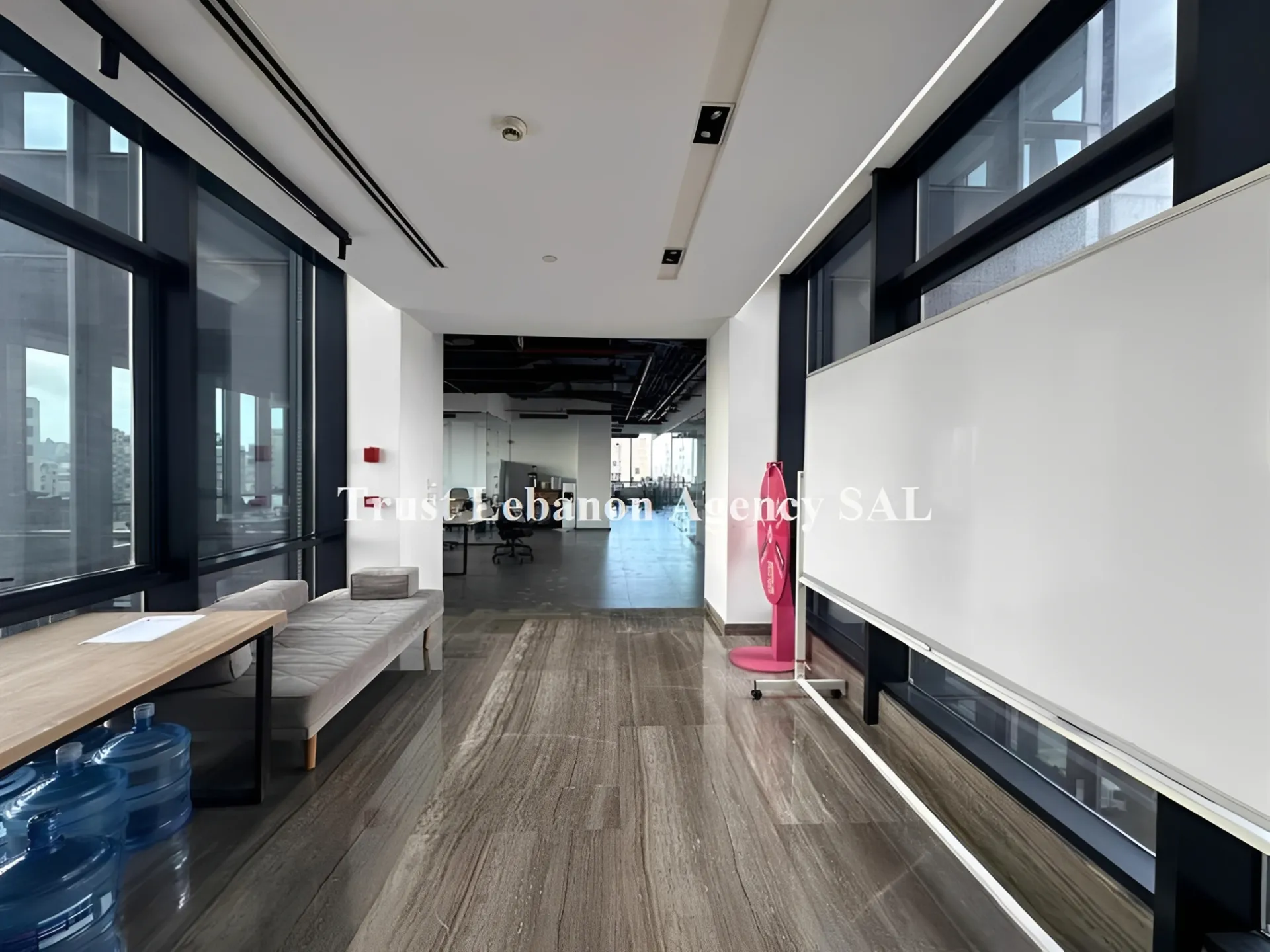Office For Rent in Metn, Dekweneh