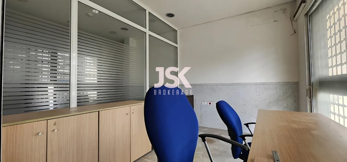 Office for rent in Sin El Fil