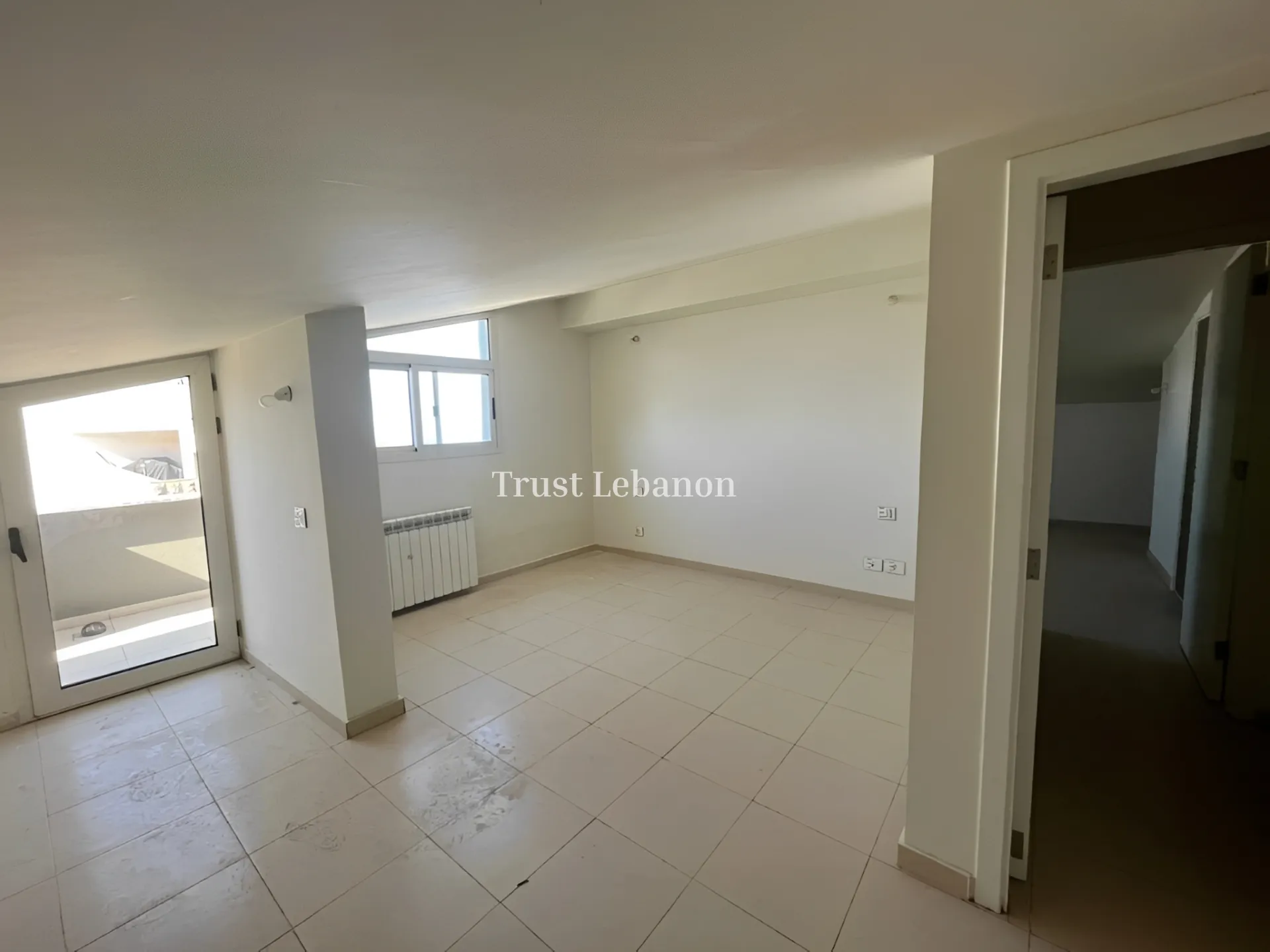 Apartment for sale in Jouret El Ballout, Lebanon - 4 bed, 6 bath