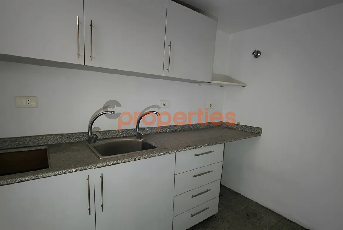 Office for Rent in Forn El Chebbak