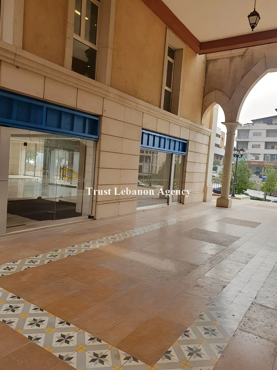 Showroom for sale in Hazmieh