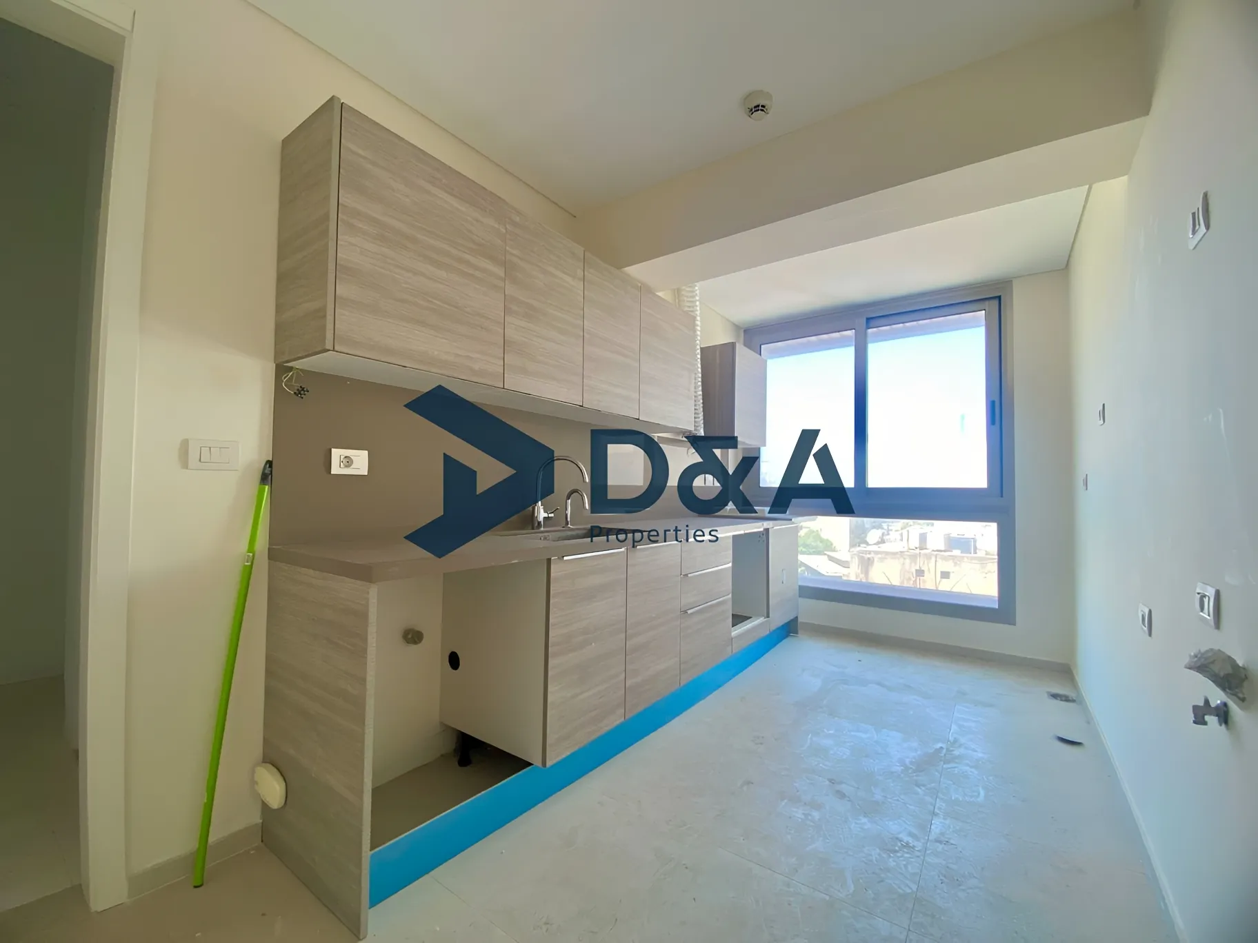 Apartment for rent in Ain Al Mraiseh, Beirut, Lebanon - 2 bed, 4 bath
