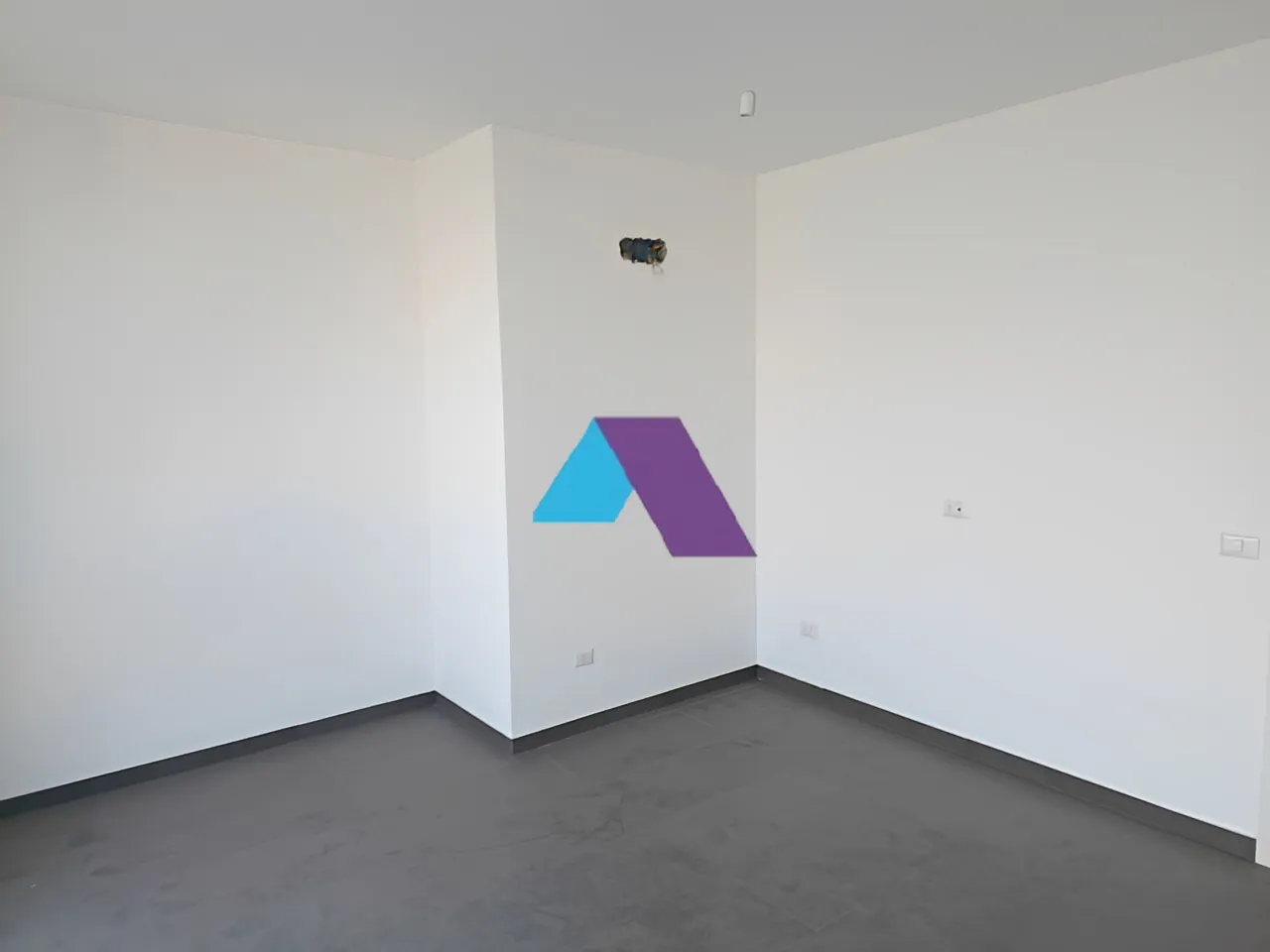 Office for Sale in Ain el remmeneh, baabda