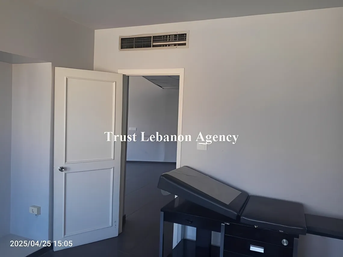 Office for rent in Hamra
