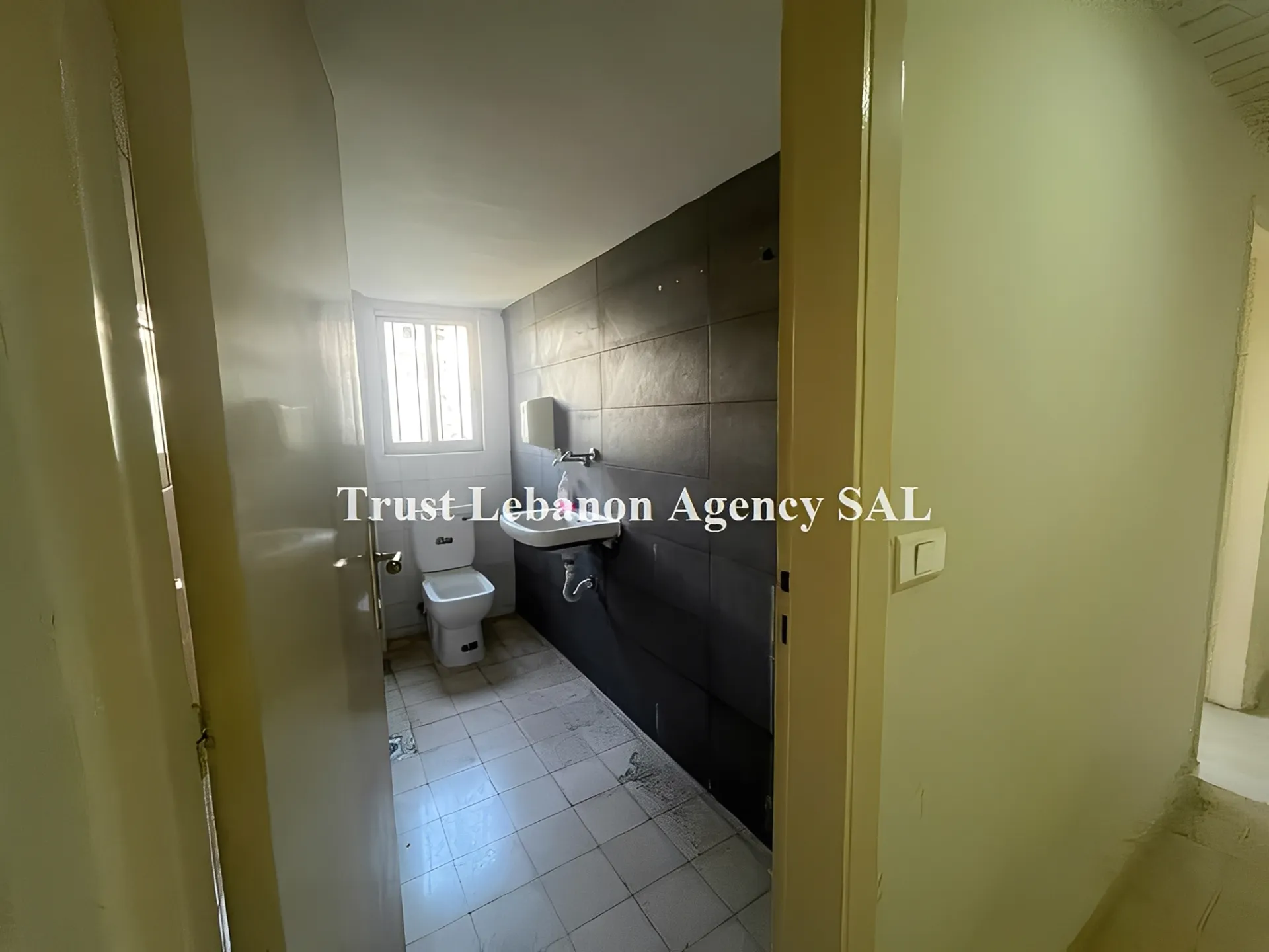 Office for rent in Metn, Zalka