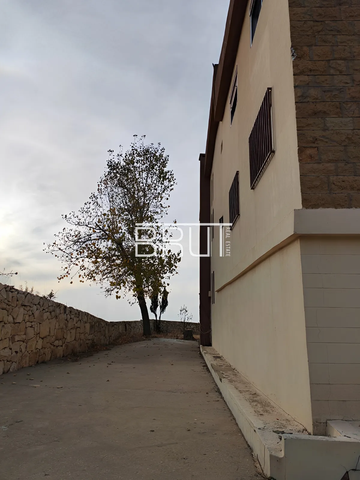 Chalet for Sale in Kfardebian
