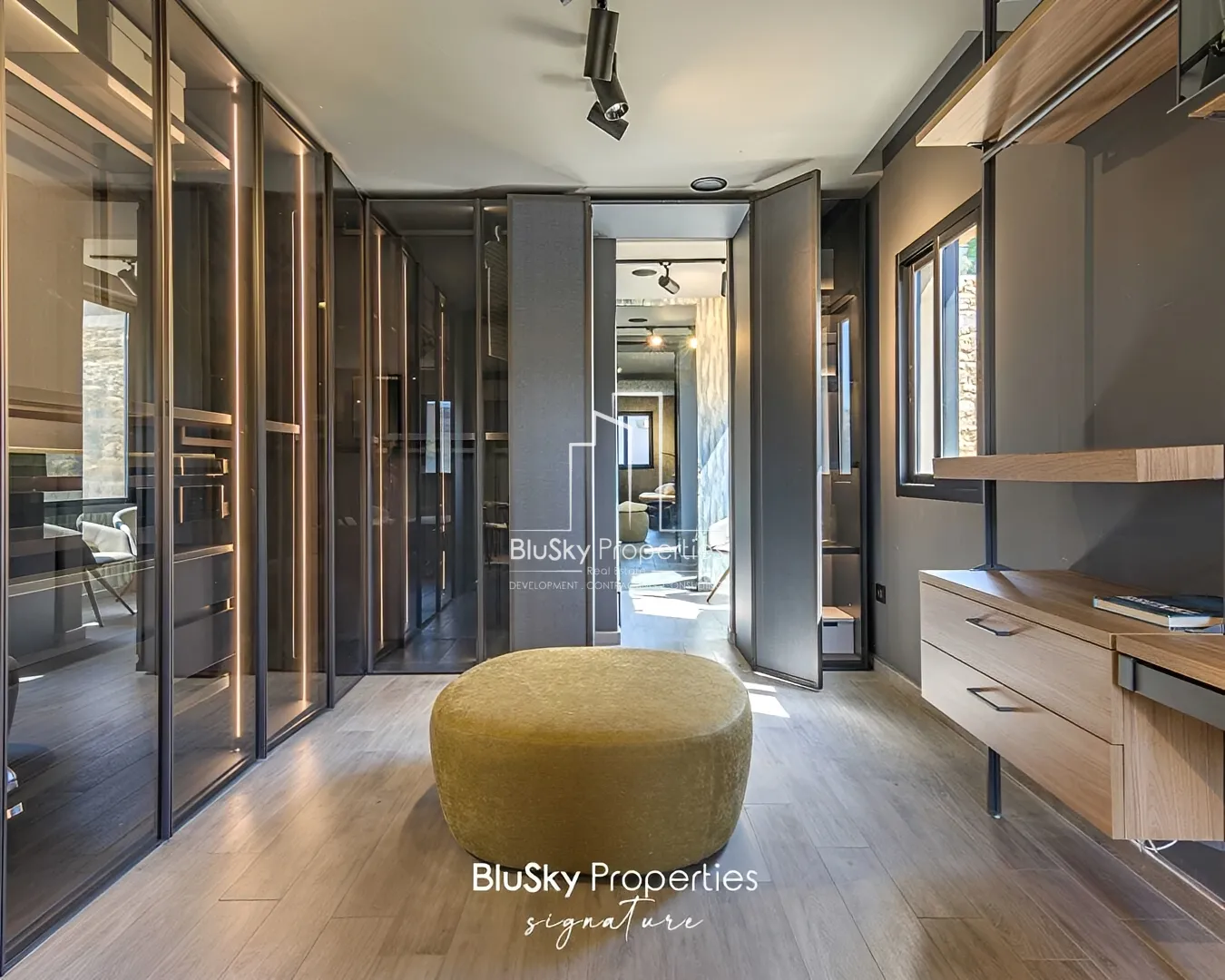 Office for sale in Mansourieh