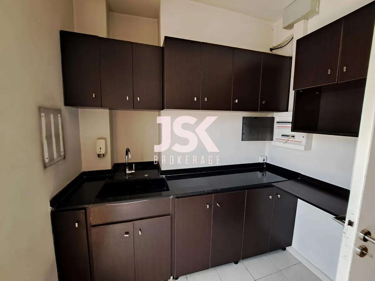 Office for rent in Dekwaneh