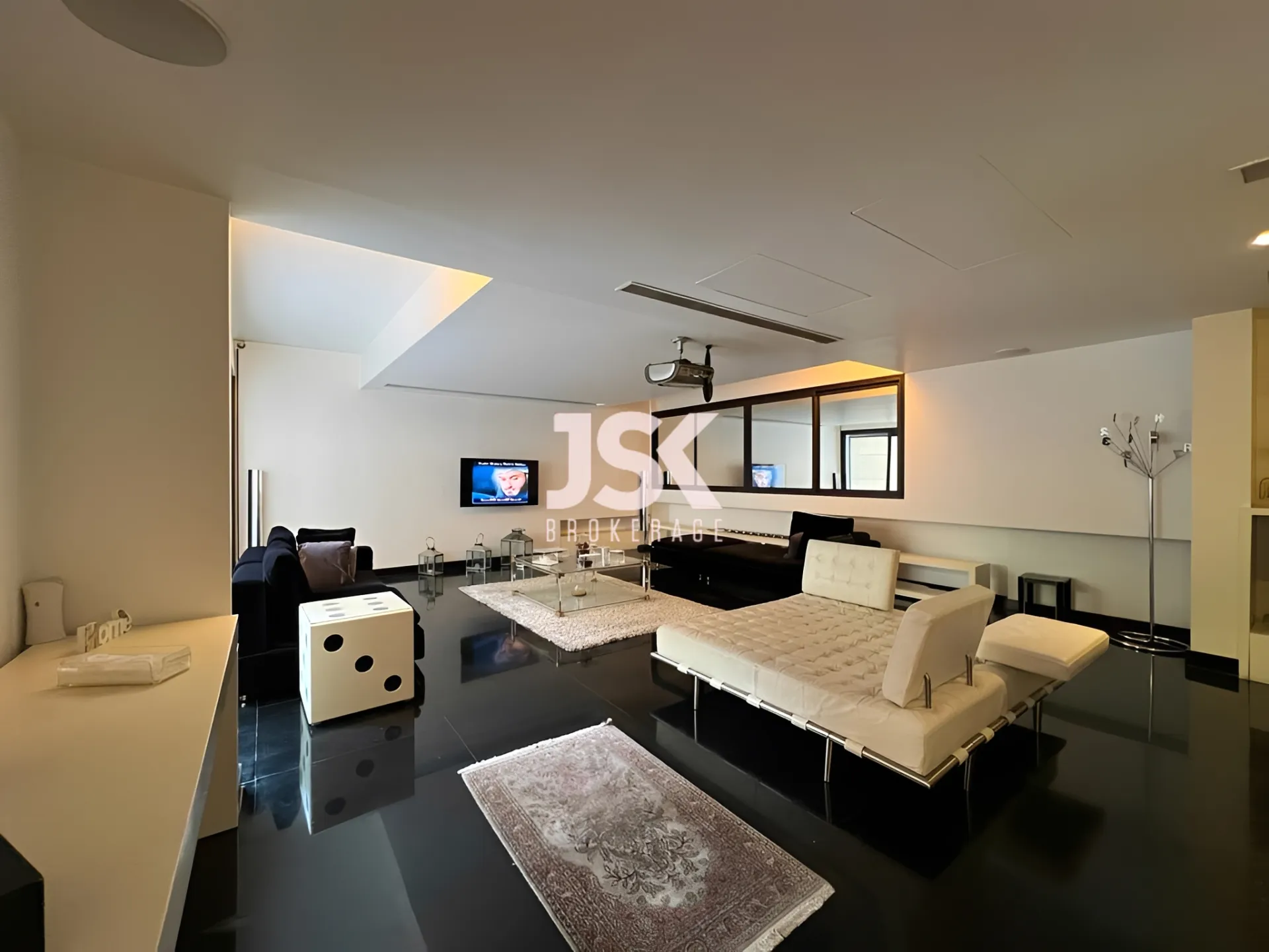 Apartment for Sale in Saifi Village