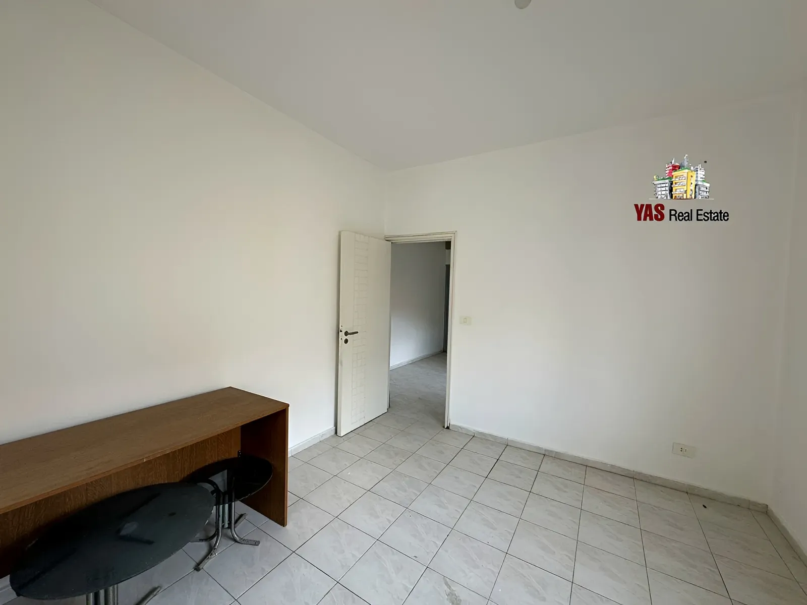 Office for rent in Ballouneh