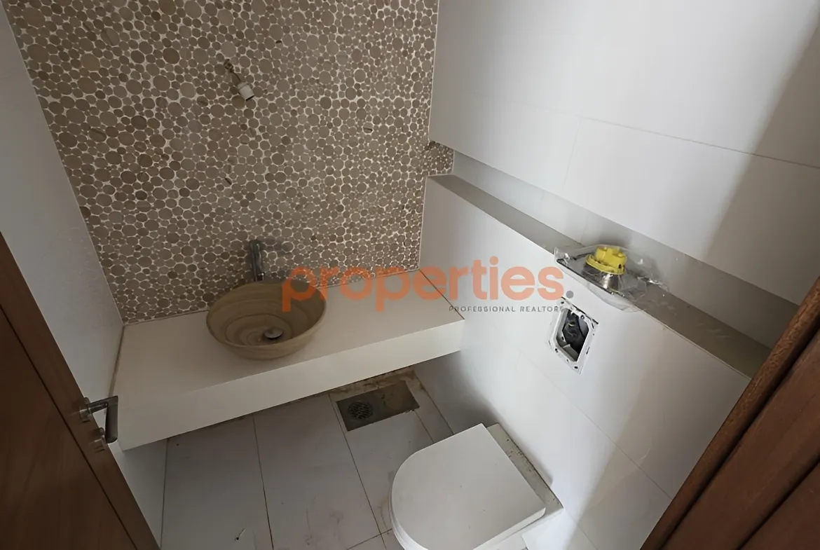 Apartment for Sale in Mansourieh - 4 bed, 4 bath