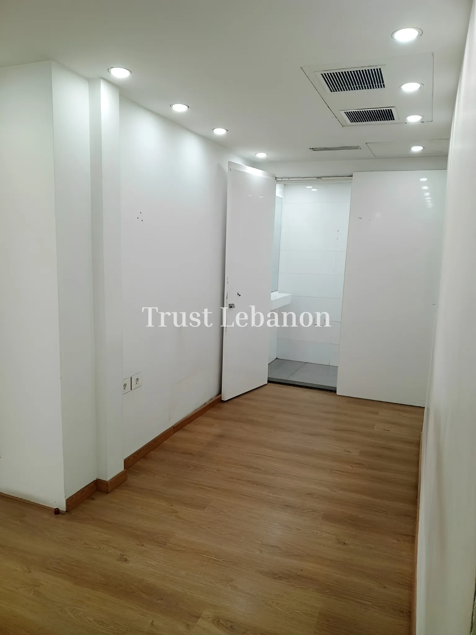 Office for rent in Achrafieh