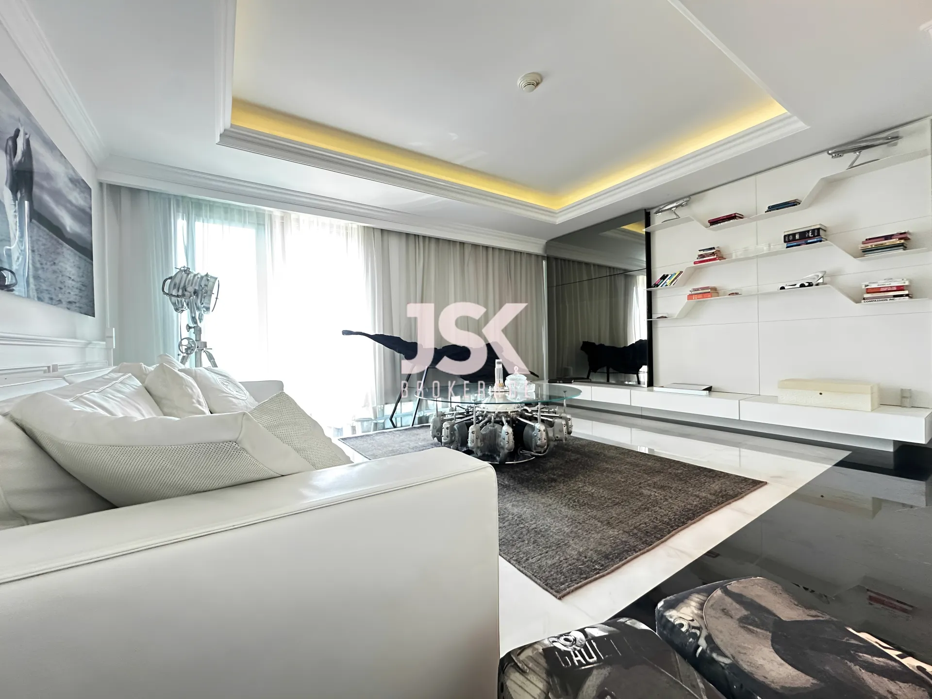 Apartment for Sale in Downtown - 3 bath