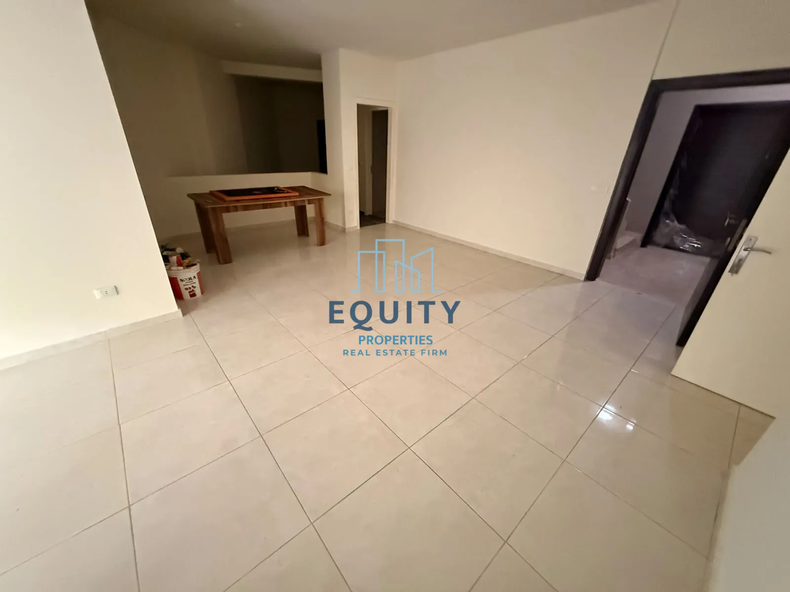 Apartment for sale in Qornet El Hamra - 4 bed, 4 bath