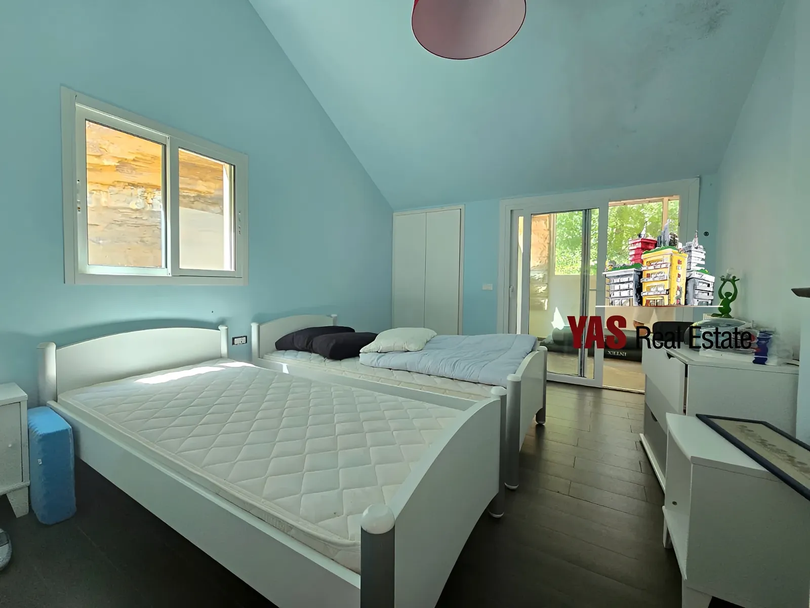 Villa for Sale in Kfardebian
