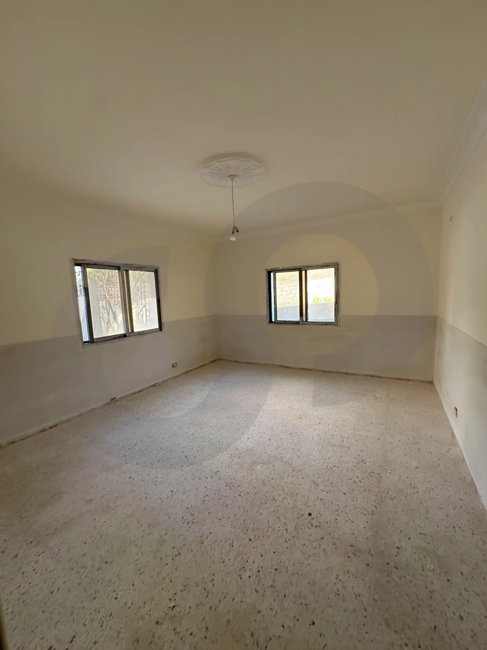 Building for Sale in Ain Ed Delb