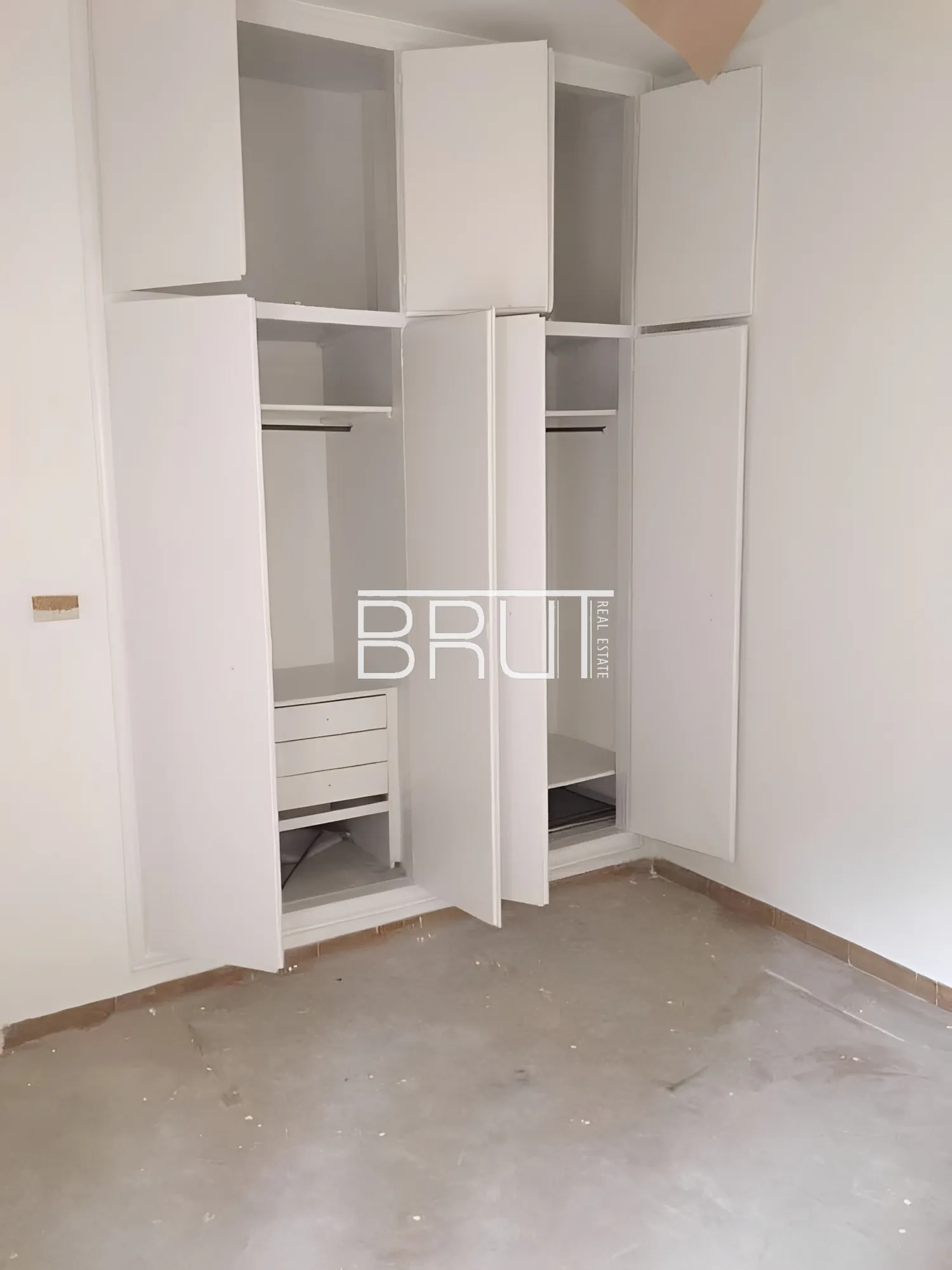 Apartment for Sale in Ballouneh