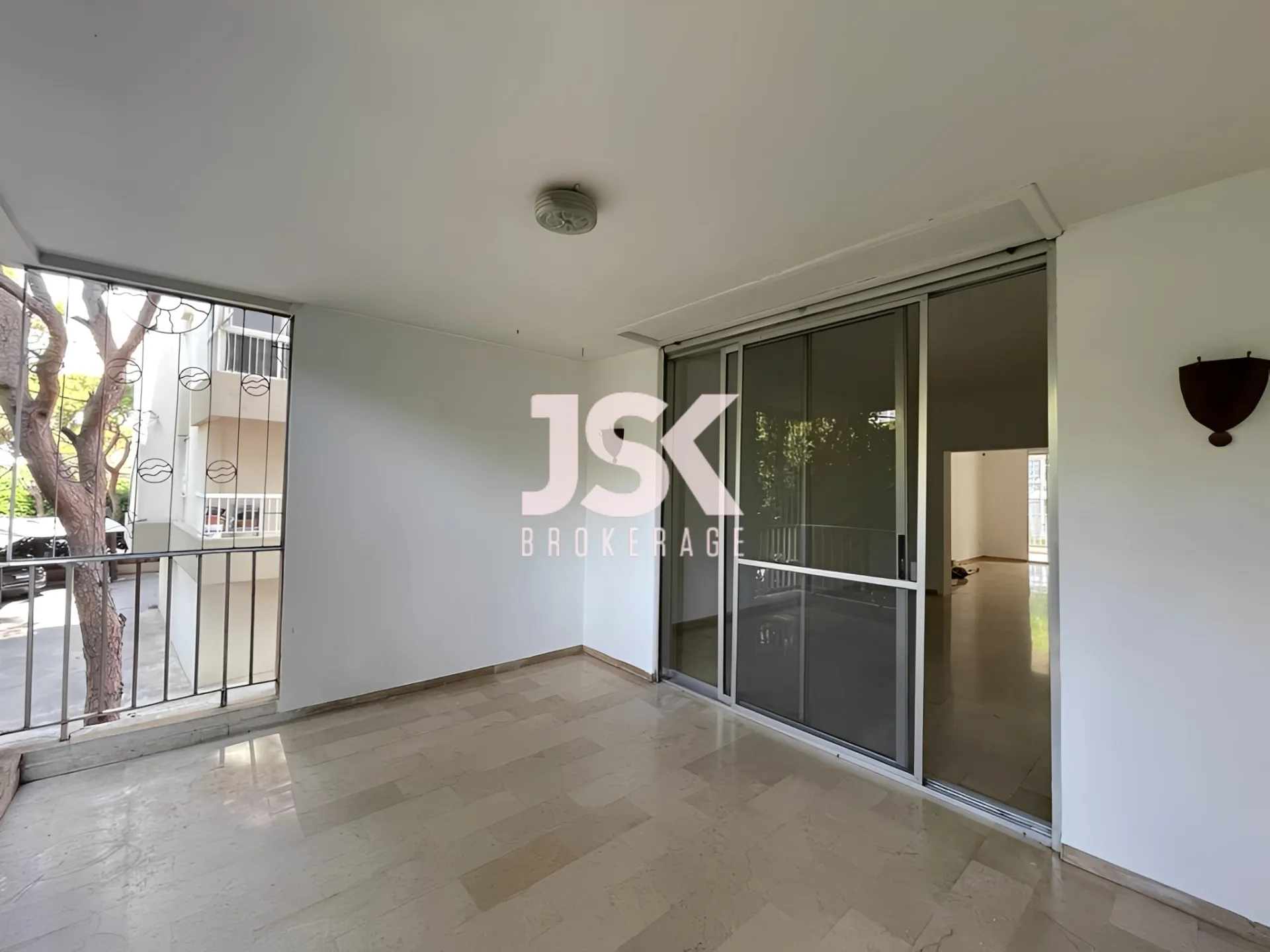 Apartment for Sale in Horch Tabet - 3 bed, 4 bath