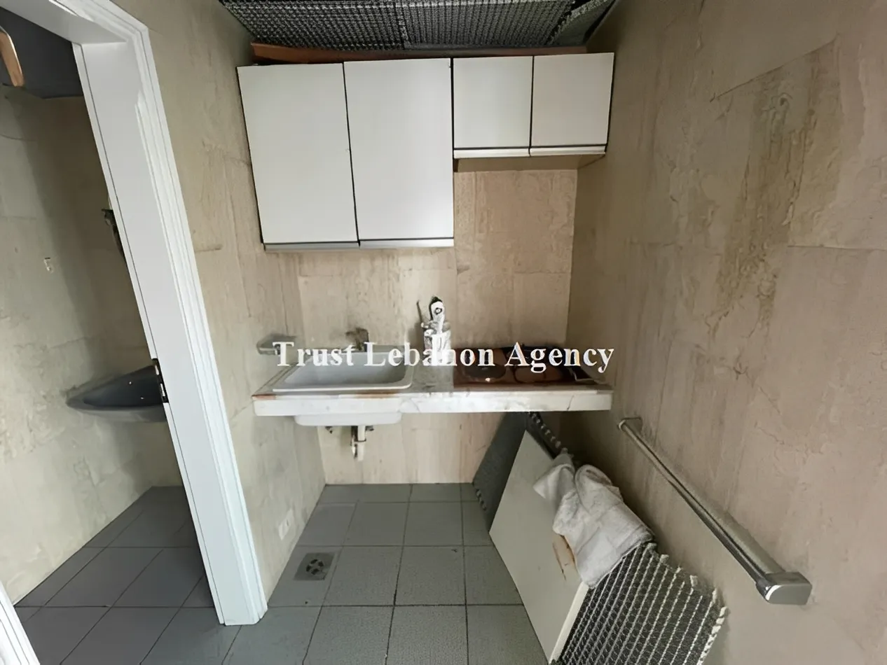 Office for rent in Baabda, Furn Al Chebak