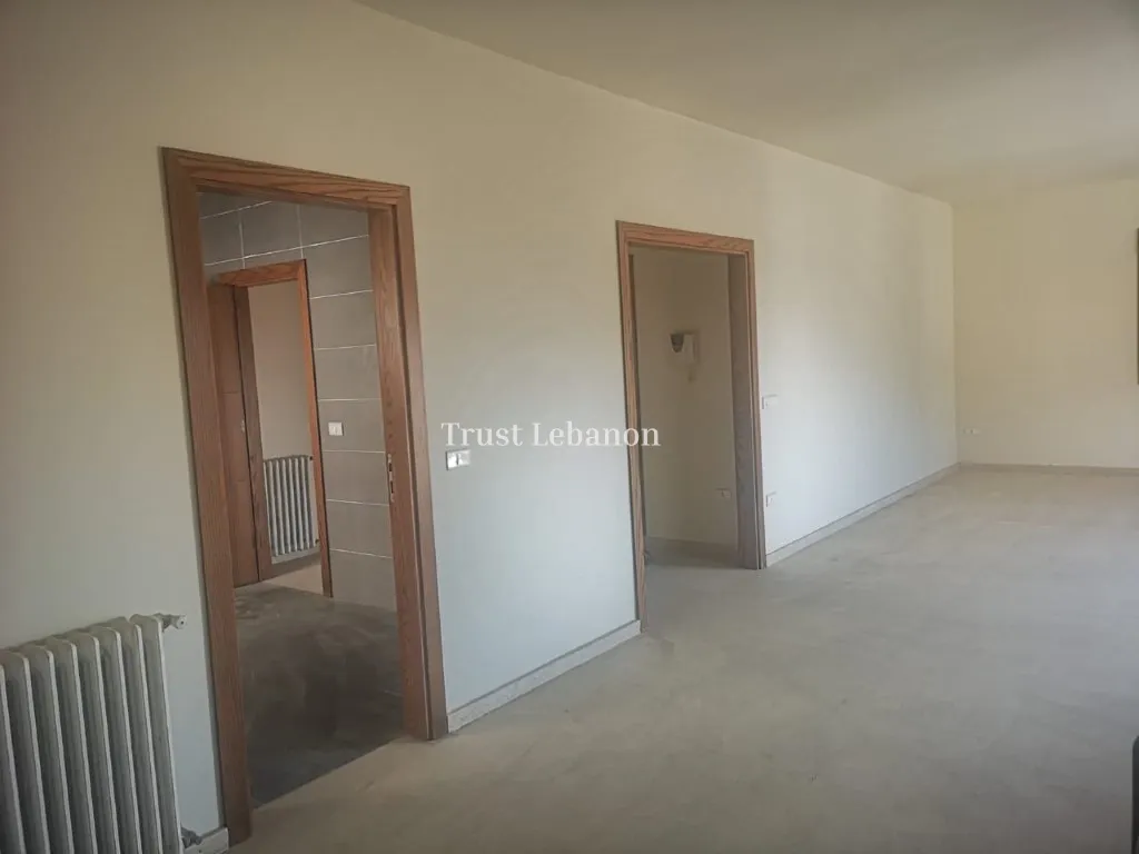 Apartment for sale in Jouret El Ballout, Lebanon - 3 bed, 4 bath