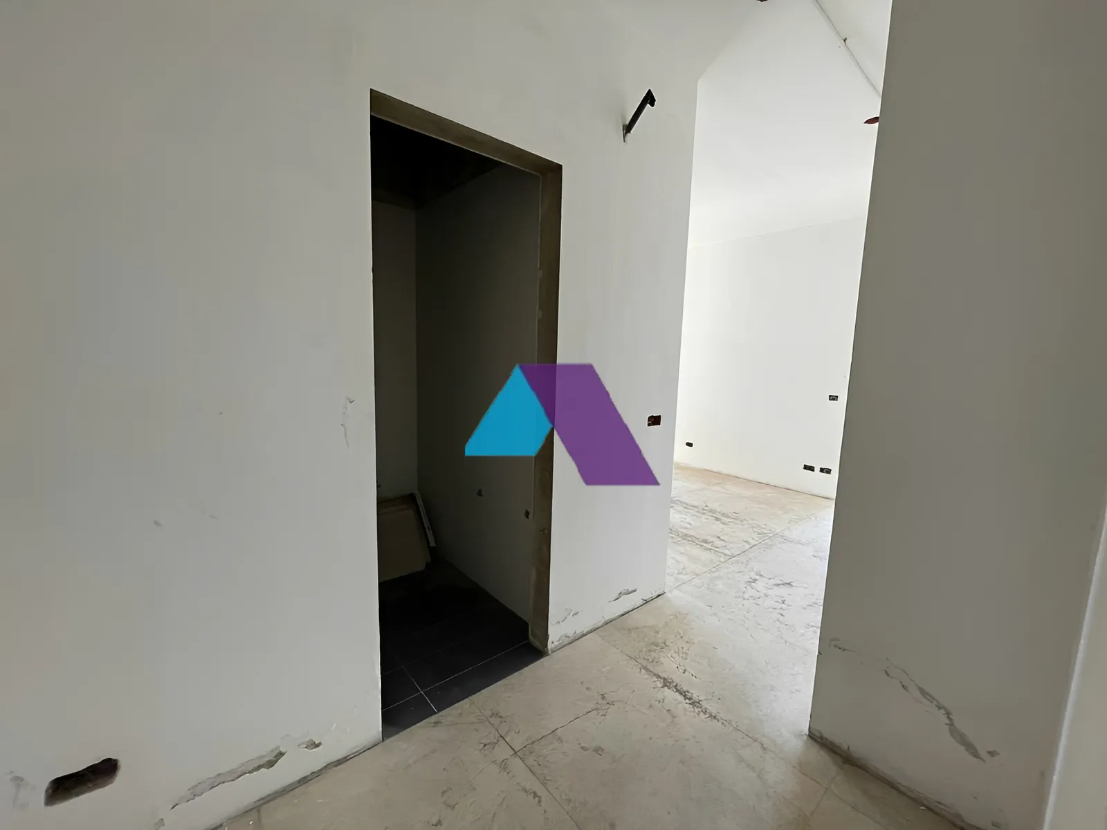 Apartment for Sale in Achrafieh - 3 bed, 4 bath