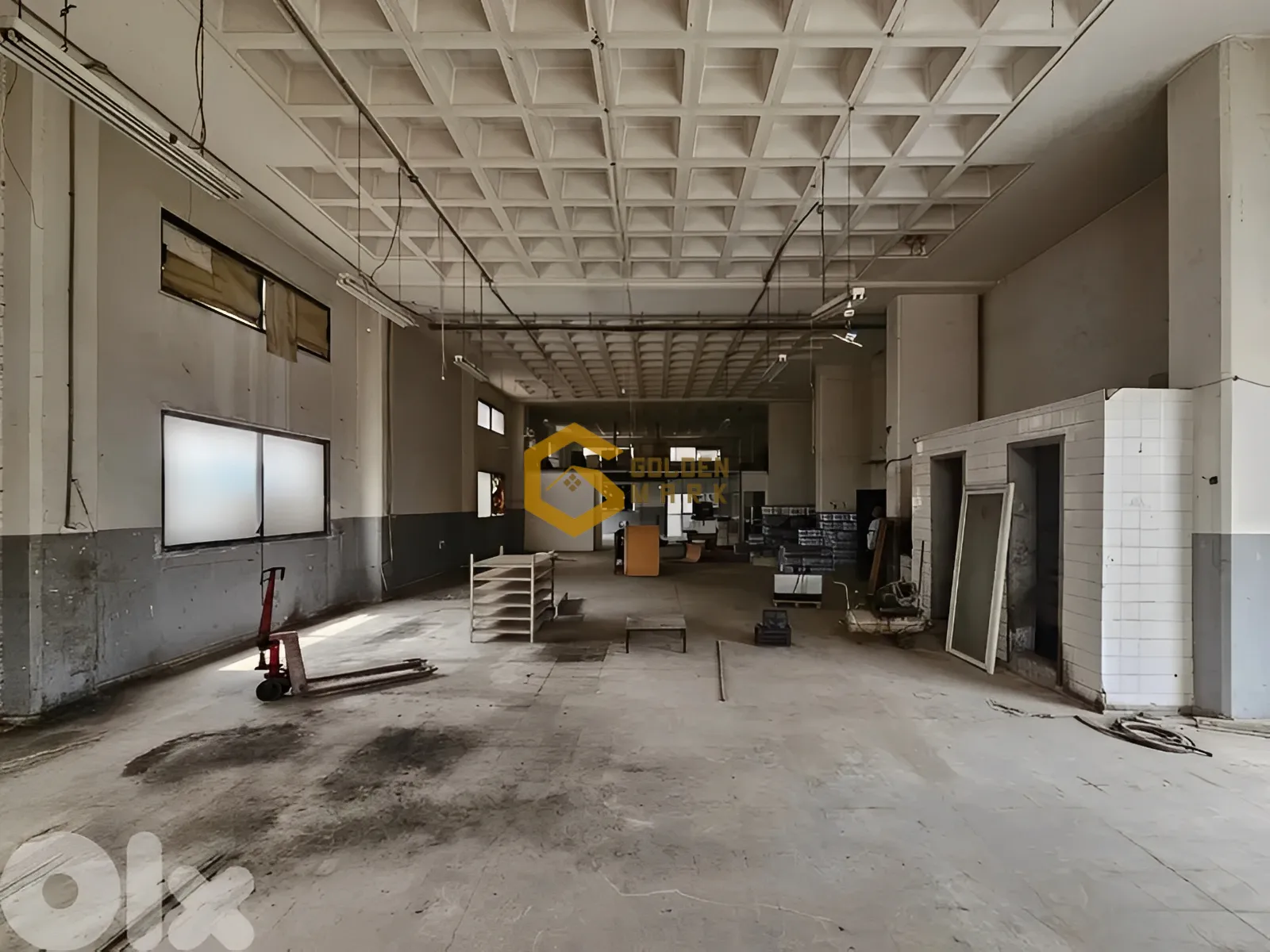 Warehouse for sale in Dekwaneh