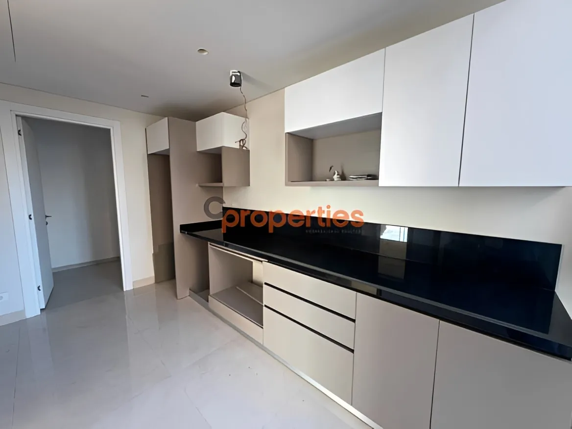 Apartment for Sale in Achrafieh - 3 bed, 4 bath