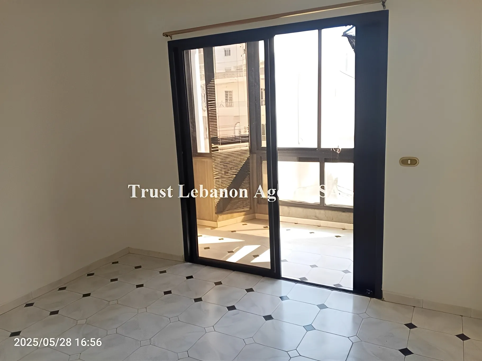 Office for rent in Metn, Nahr El Mott