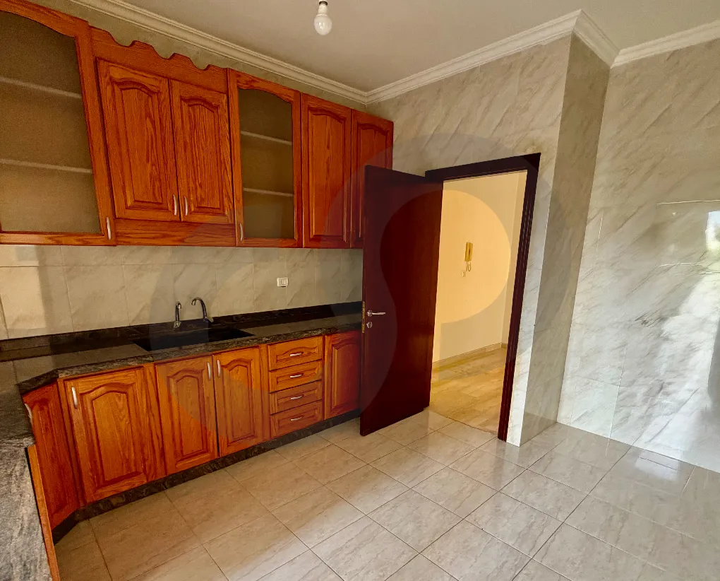 Building for Rent in Kfar Yassine