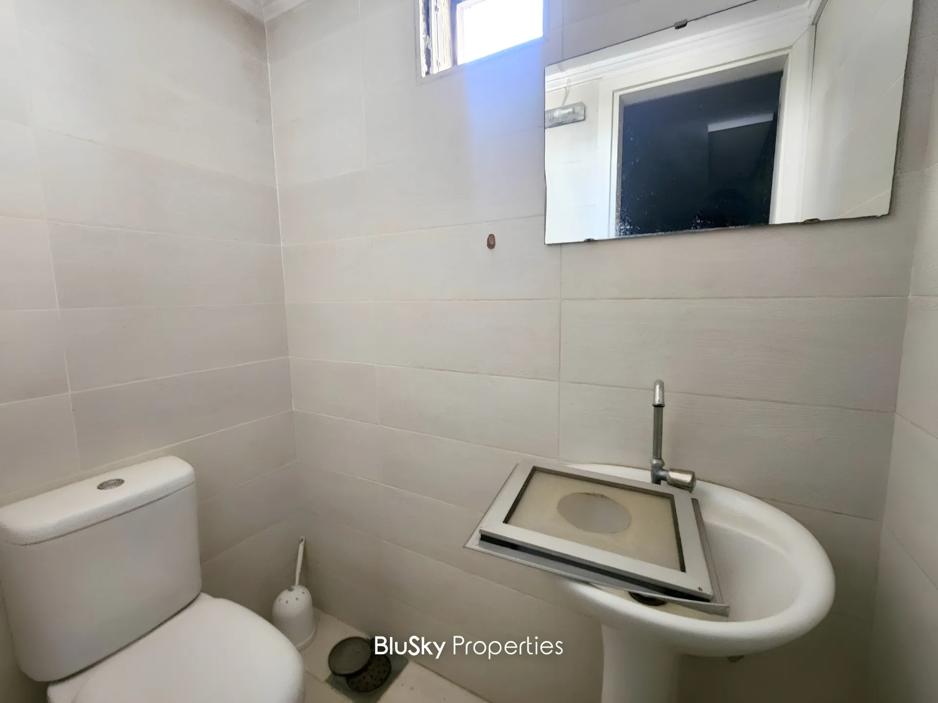 Shop for rent in Horch tabet, lebanon
