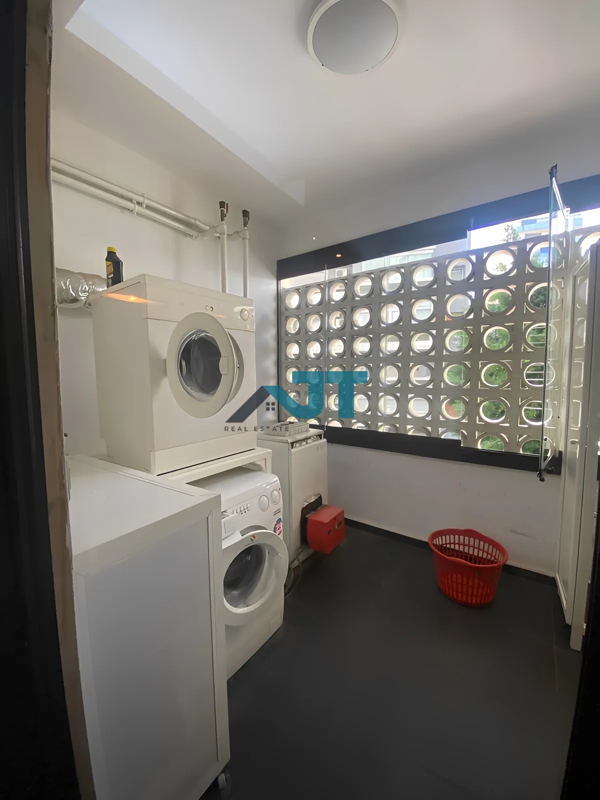 Apartment for Rent in Caree d'or, achrafieh
