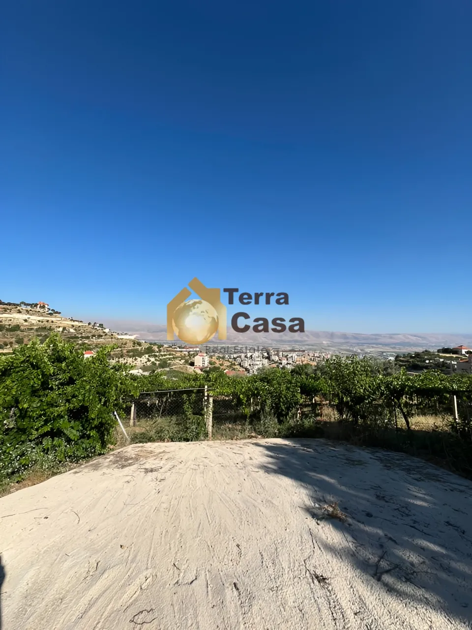 Land for Sale in Aradi Zahle