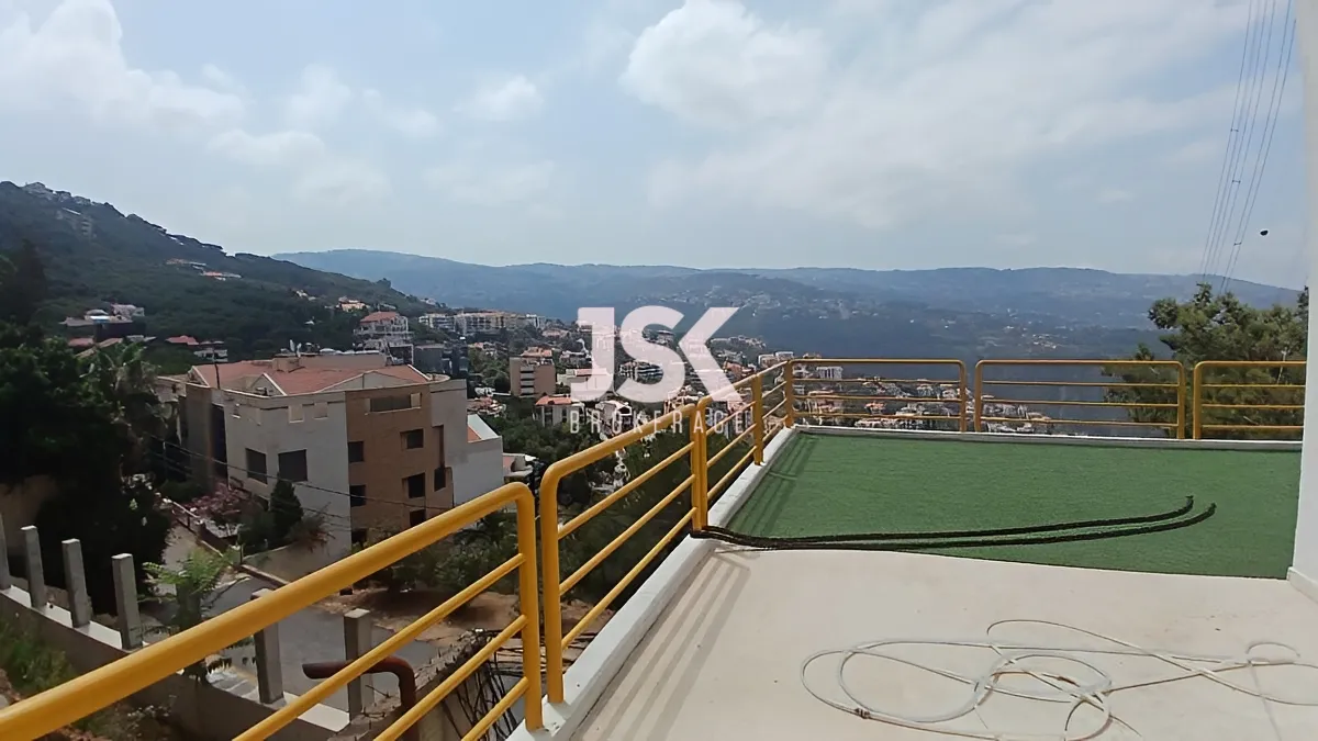 Office for sale in Beit Meri