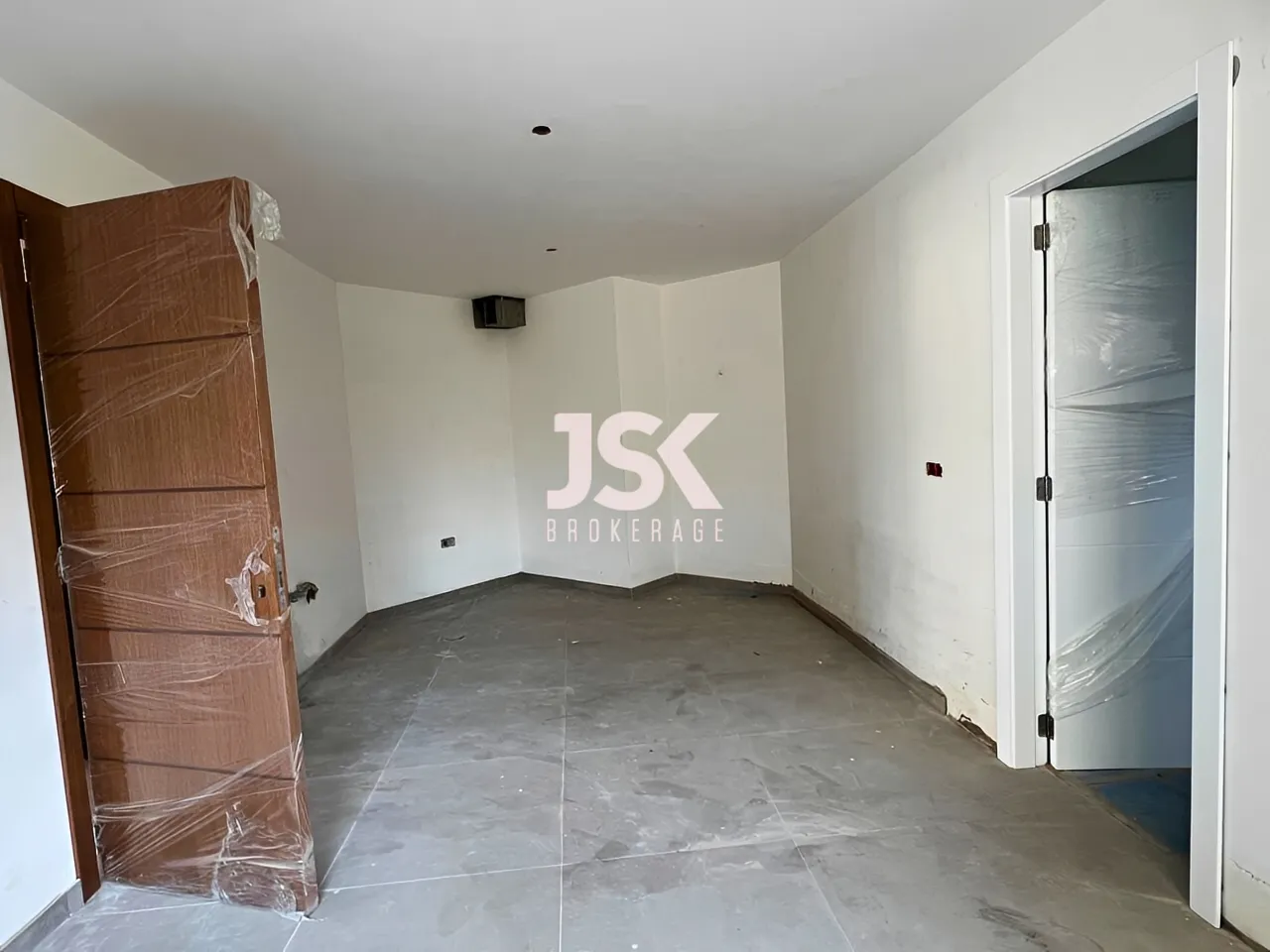 Duplex for Sale in Achrafieh - 4 bed, 3 bath