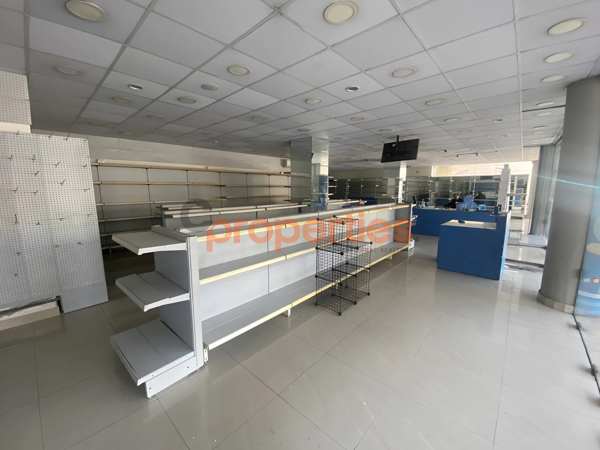 Showroom for Sale in Hazmieh