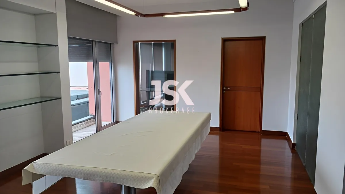 Office for Sale in Zalqa