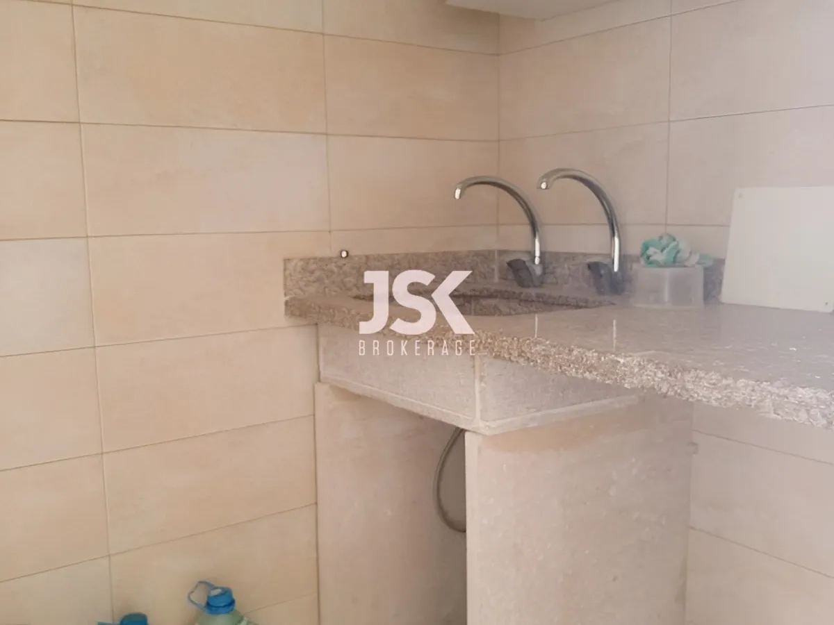 Office for Sale in Aaqbiyeh